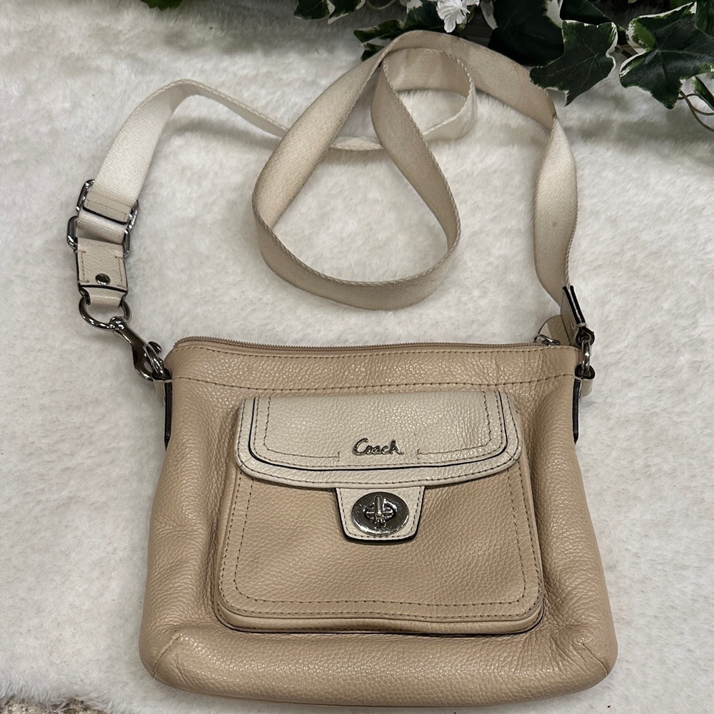 Coach crossbody - Picture 2 of 8